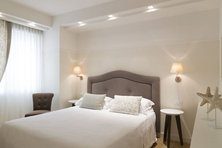 Room 26 of 159