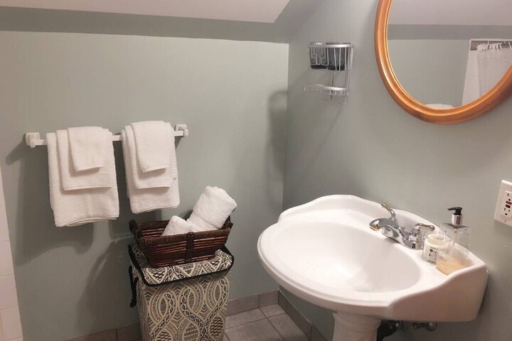 Room 36 of 60
