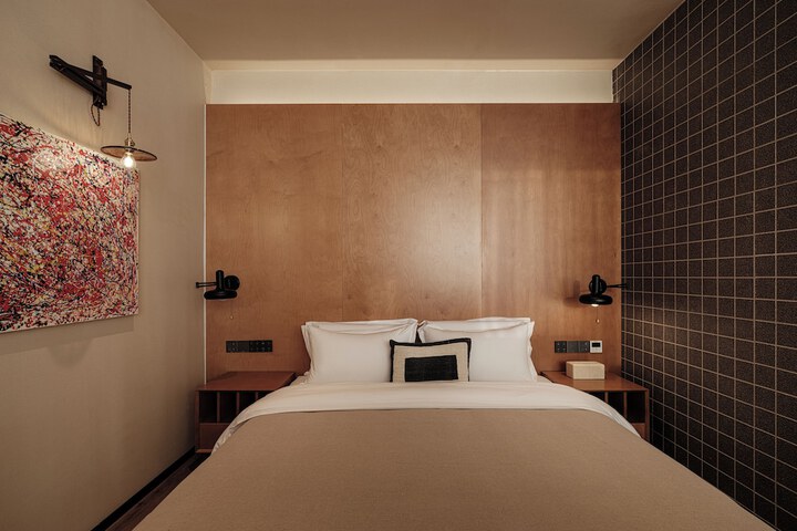 Room 45 of 169