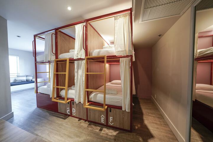 Room 35 of 118