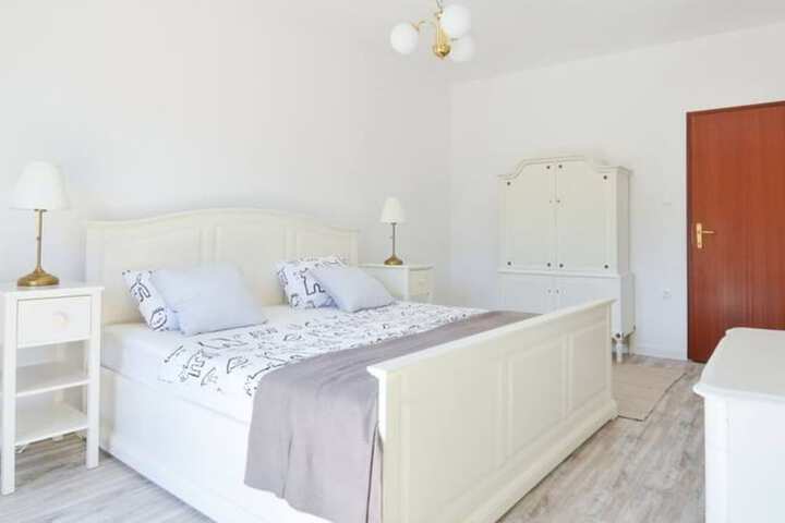 Room 2 of 27