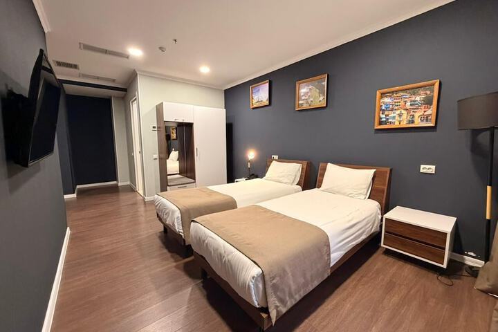 Room 140 of 240