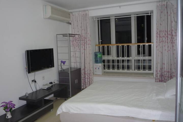 Room 7 of 18