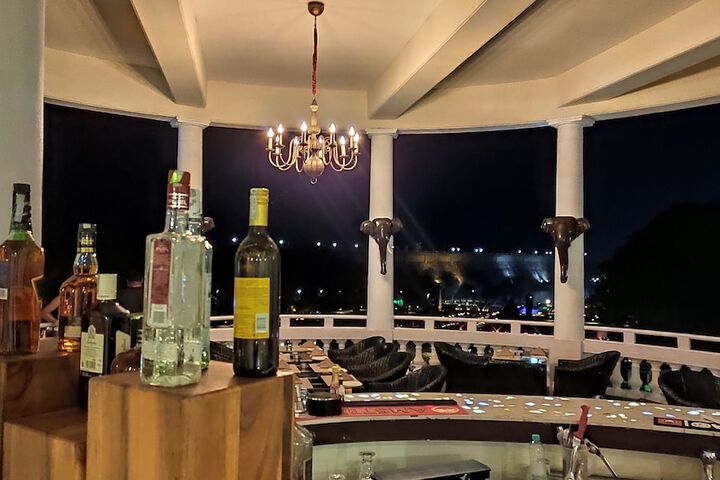 Lounge 61 of 94