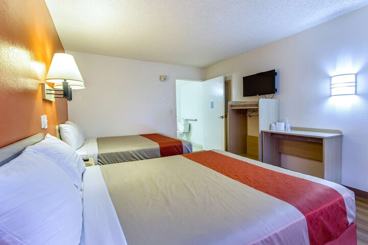 Room 12 of 27