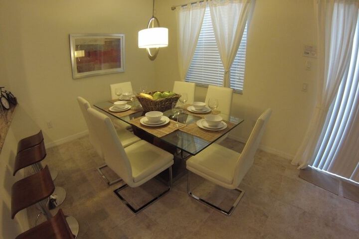Dining 18 of 24
