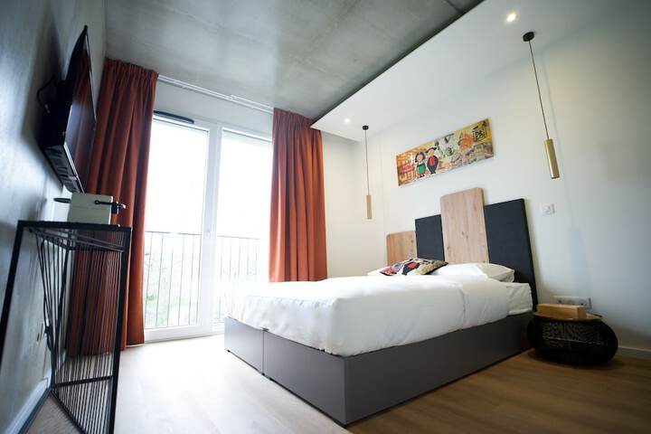 Room 28 of 94