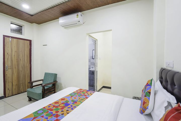 Room 9 of 28