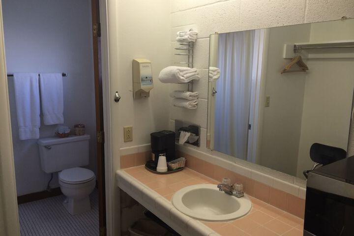Room 25 of 38