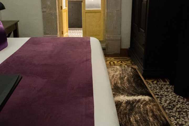 Room 6 of 74