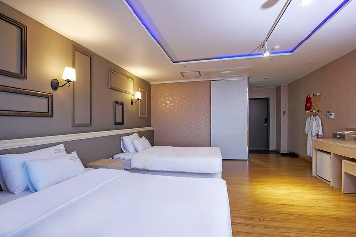 Room 11 of 62