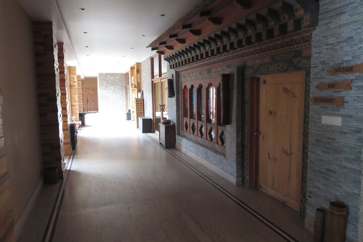 Ballroom/Hall 28 of 37