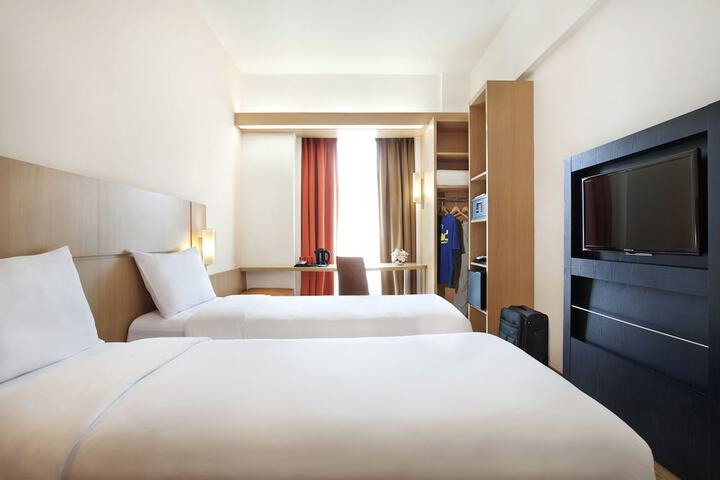 Room 4 of 88