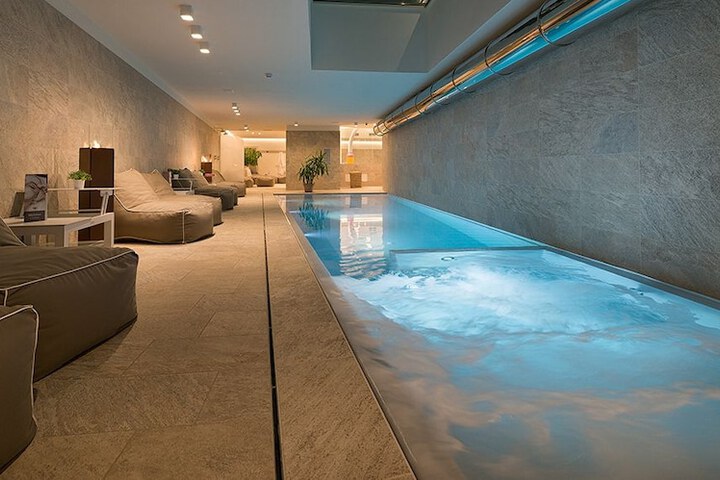 Pool 105 of 162