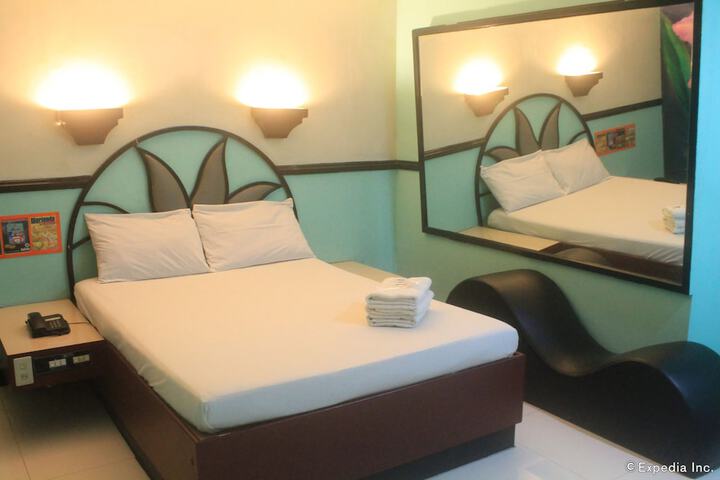 Room 8 of 28