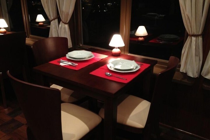 Dining 53 of 100