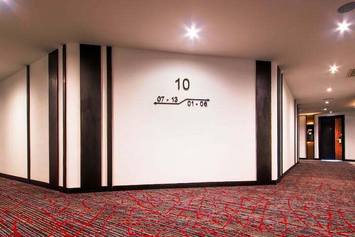 Room 17 of 61