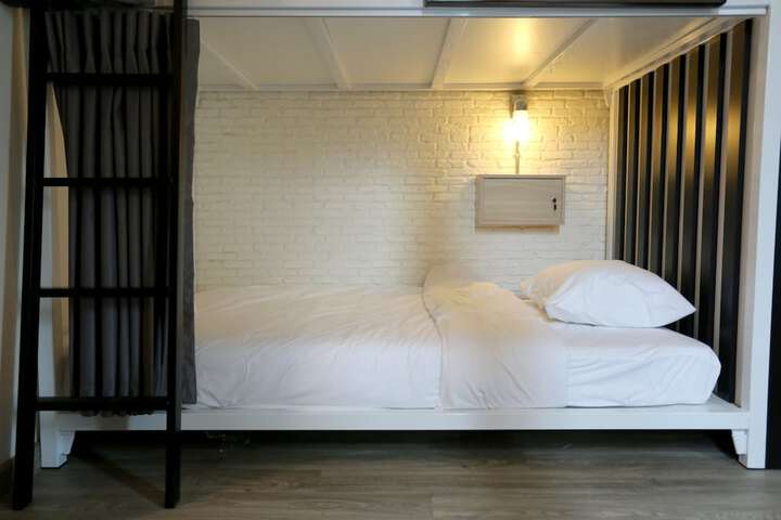 Room 18 of 112