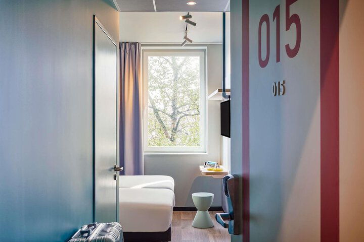 Room 26 of 47