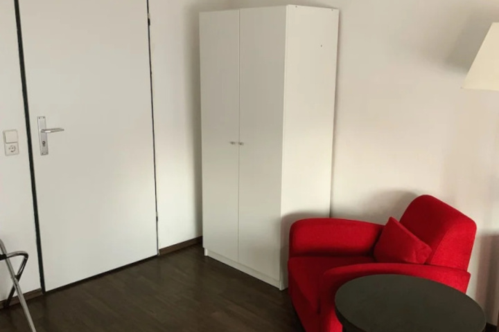 Room 5 of 11