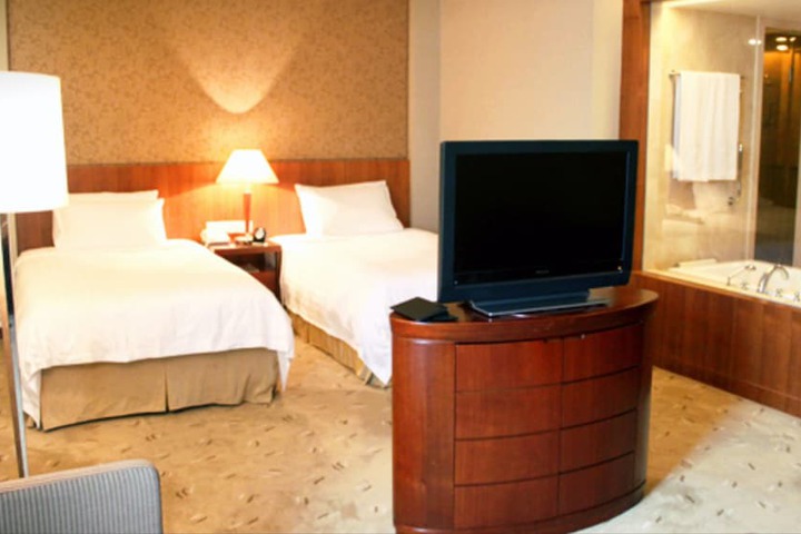 Room 4 of 28