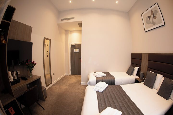 Room 45 of 76