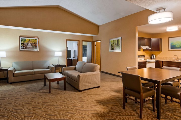 Room 7 of 32