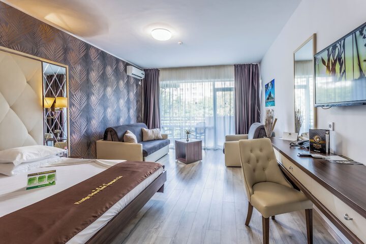 Room 83 of 318