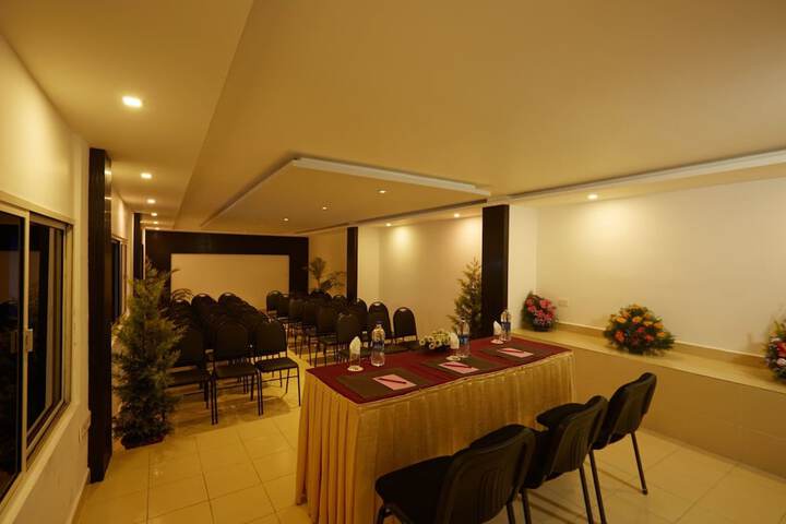 Ballroom/Hall 23 of 26