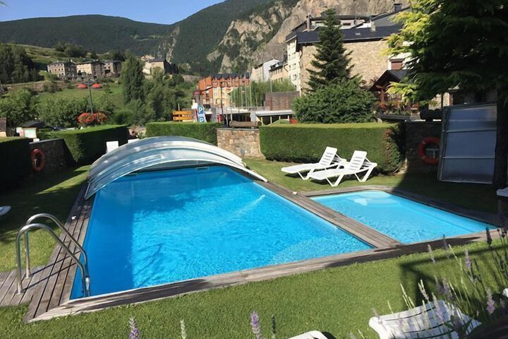 Hotel Pool