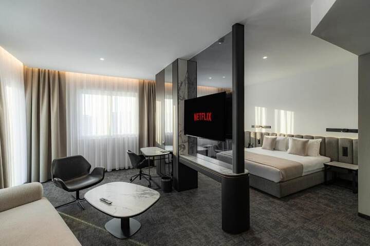 Room 15 of 53