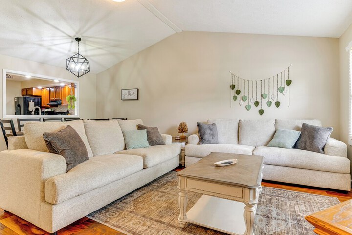 14 Mi to Dtwn Indy: Family Gem w / Yard