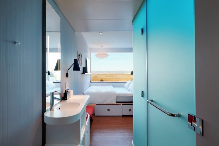 Room 33 of 58