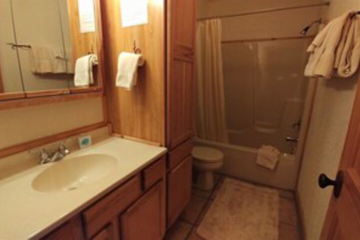 Room 7 of 33