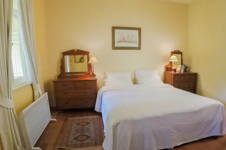 Room 4 of 28