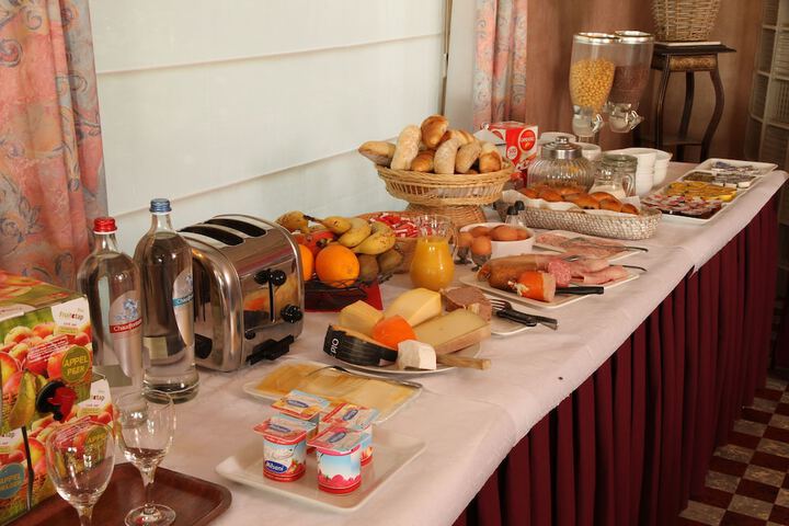 Breakfast/Coffee Service 24 of 37