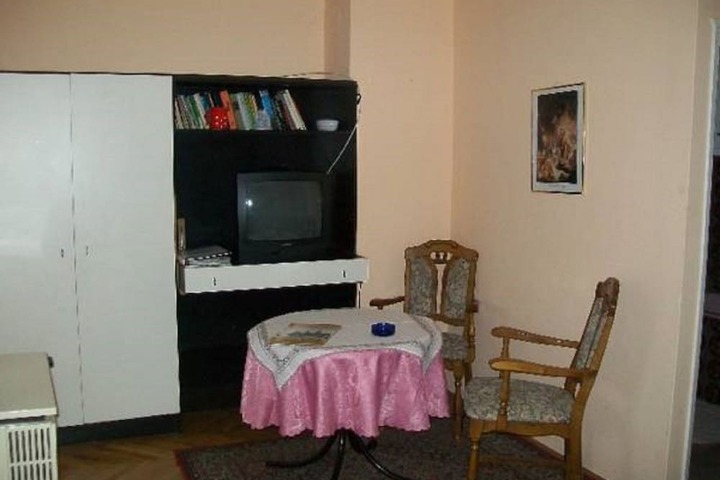 Room 16 of 33