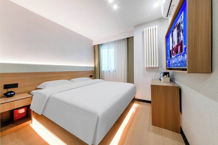 Room 10 of 30