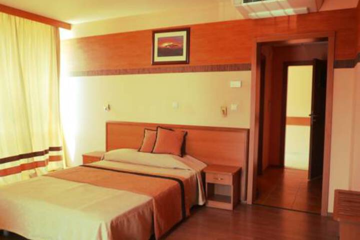 Room 2 of 5