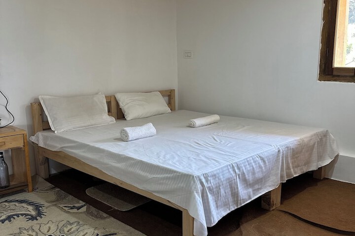 Room 5 of 20