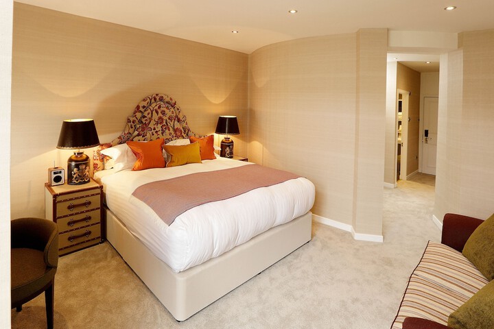 Room 35 of 141