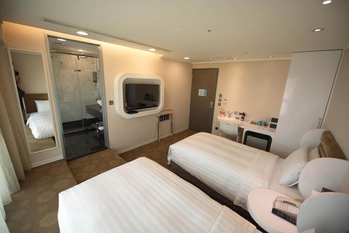 Room 18 of 61