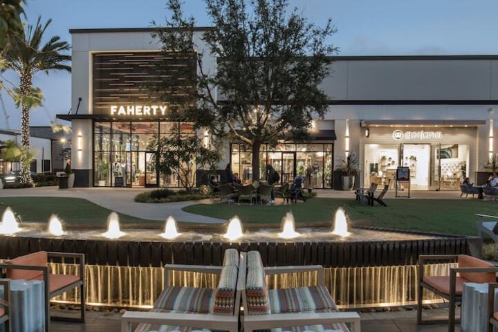 Shopping mall