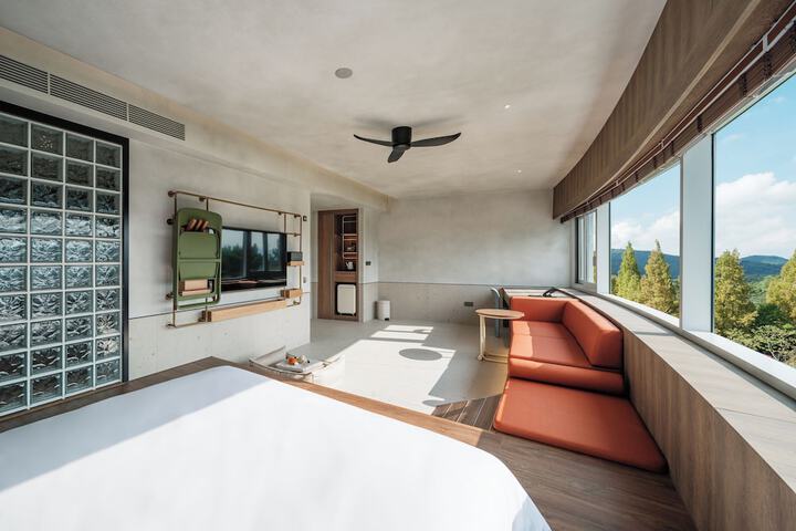 Room 26 of 120