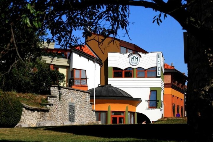 Hotel 59 of 61