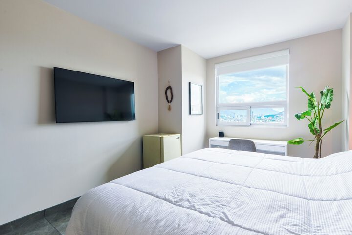 Room 51 of 233
