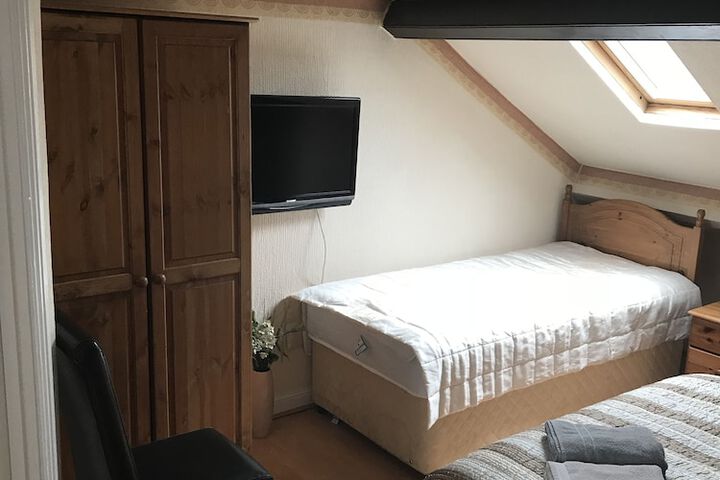 Room 33 of 38