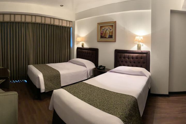 Room 10 of 42
