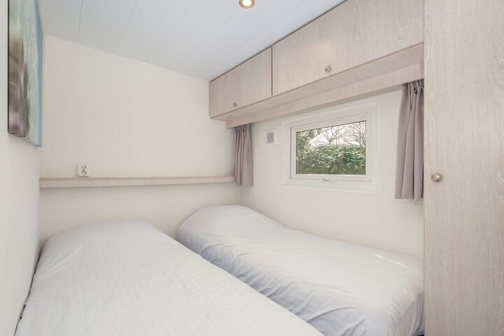 Room 2 of 39