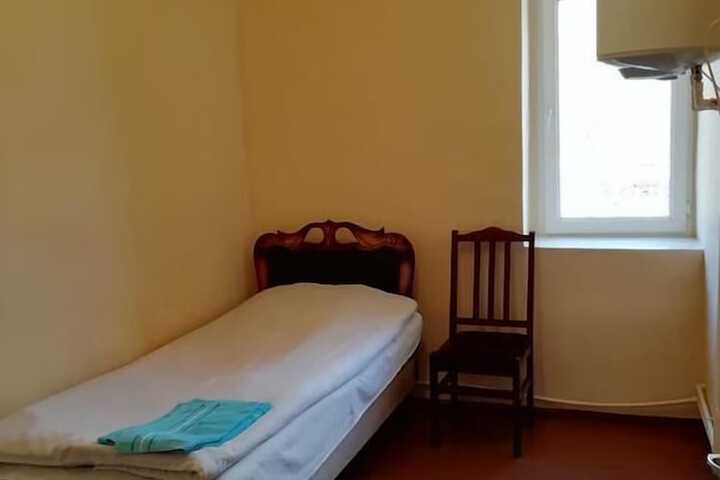 Room 10 of 14